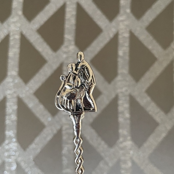 Spoon Sleigh and Riders Collectable - Picture 5 of 9